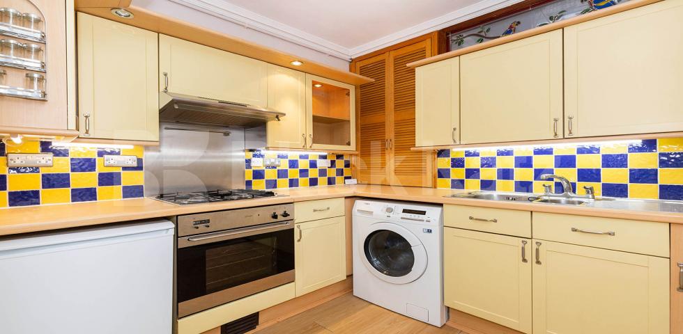 			LOCATION LOCATION LOCATION!, 1 Bedroom, 1 bath, 1 reception Flat			 Sandwich street, Rusell Square